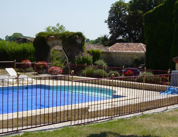 tripoolfenced.jpg (64129 bytes)